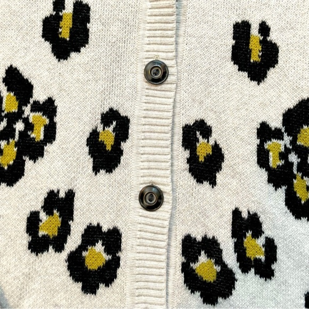 Cabi Leopard Print V-Neck Cardigan with Metal Buttons‎ White Black Size Small - Picture 3 of 10